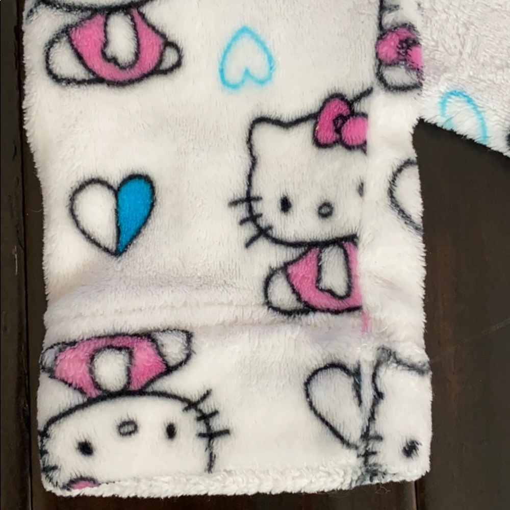 Hello Kitty Robe - Picture 4 of 11
